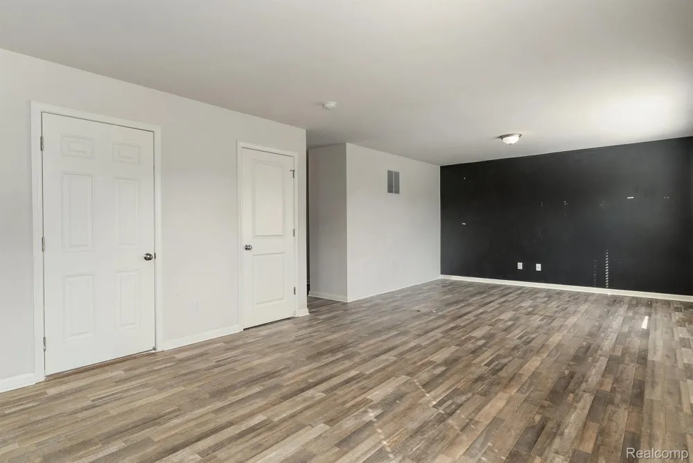 10219 Island Lake Drive Taylor City, MI 48180