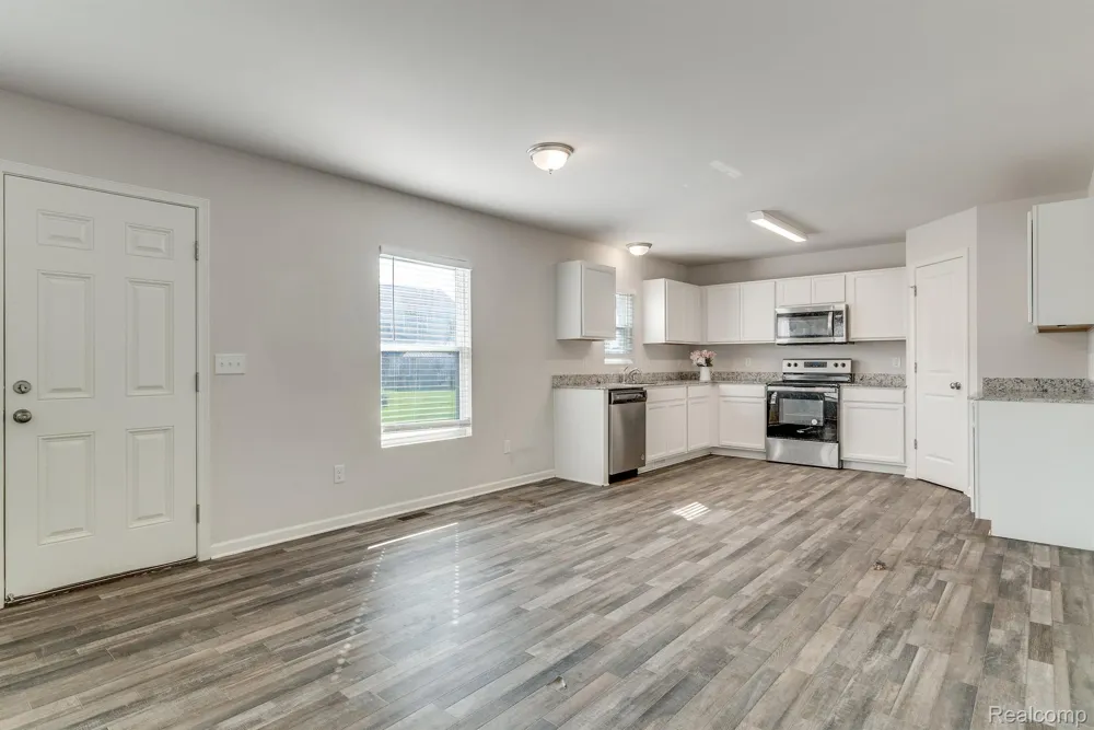 10219 Island Lake Drive Taylor City, MI 48180