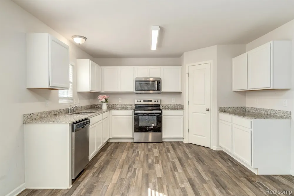 10219 Island Lake Drive Taylor City, MI 48180