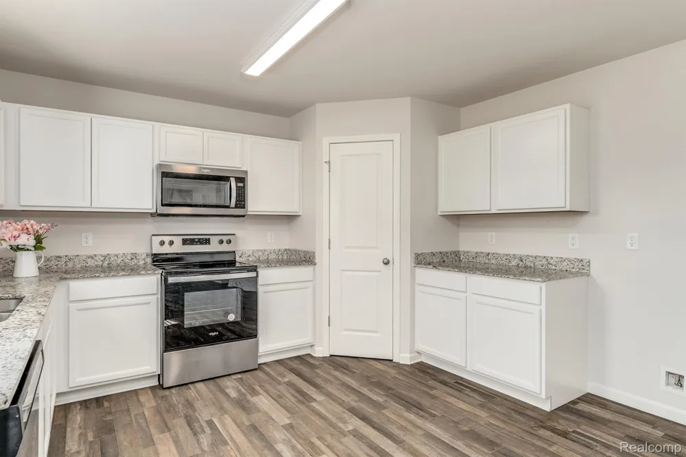 10219 Island Lake Drive Taylor City, MI 48180
