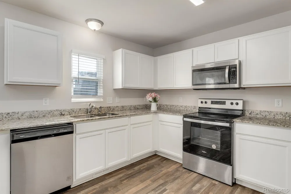 10219 Island Lake Drive Taylor City, MI 48180