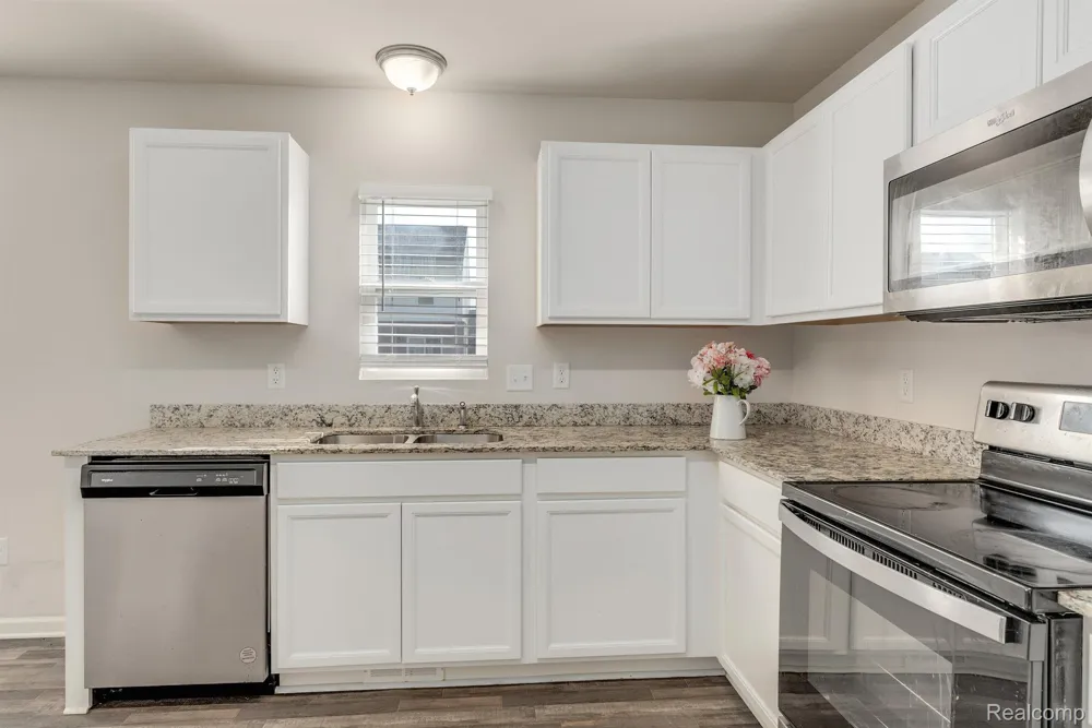 10219 Island Lake Drive Taylor City, MI 48180