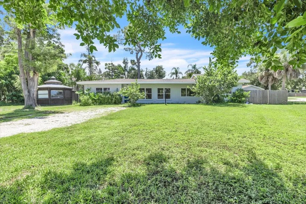 807 LUCILLE AVENUE Nokomis, FL 34275