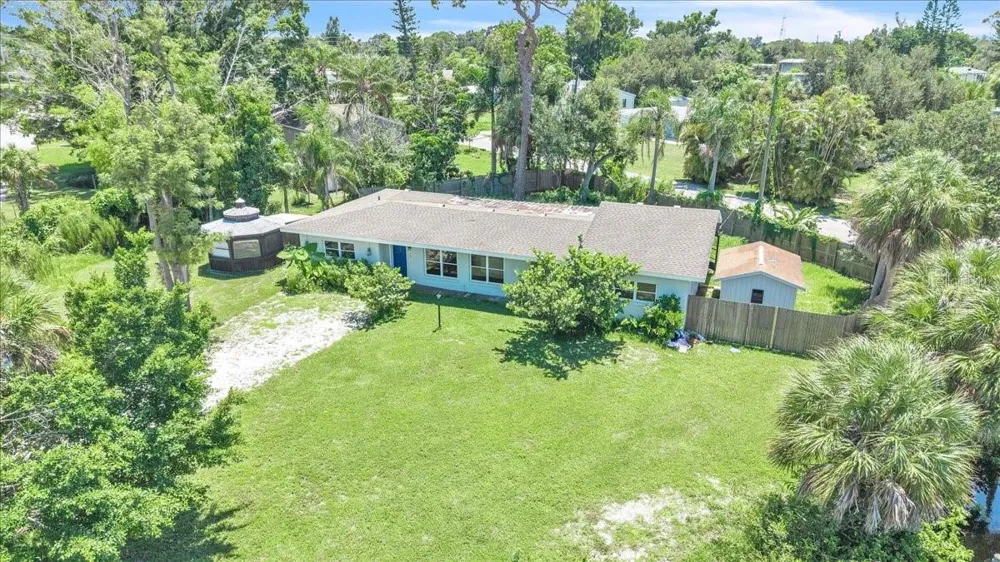 807 LUCILLE AVENUE Nokomis, FL 34275