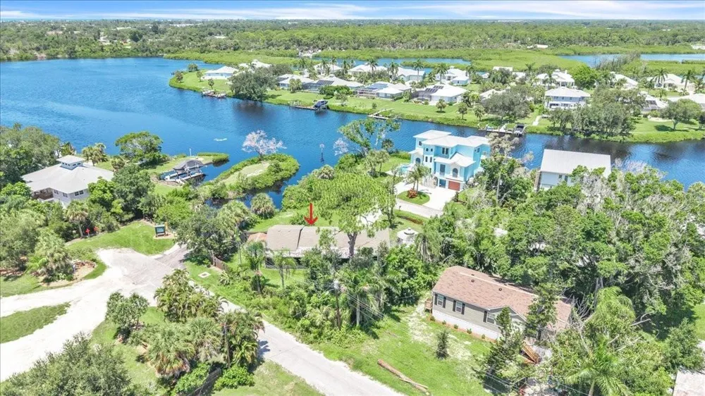 807 LUCILLE AVENUE Nokomis, FL 34275