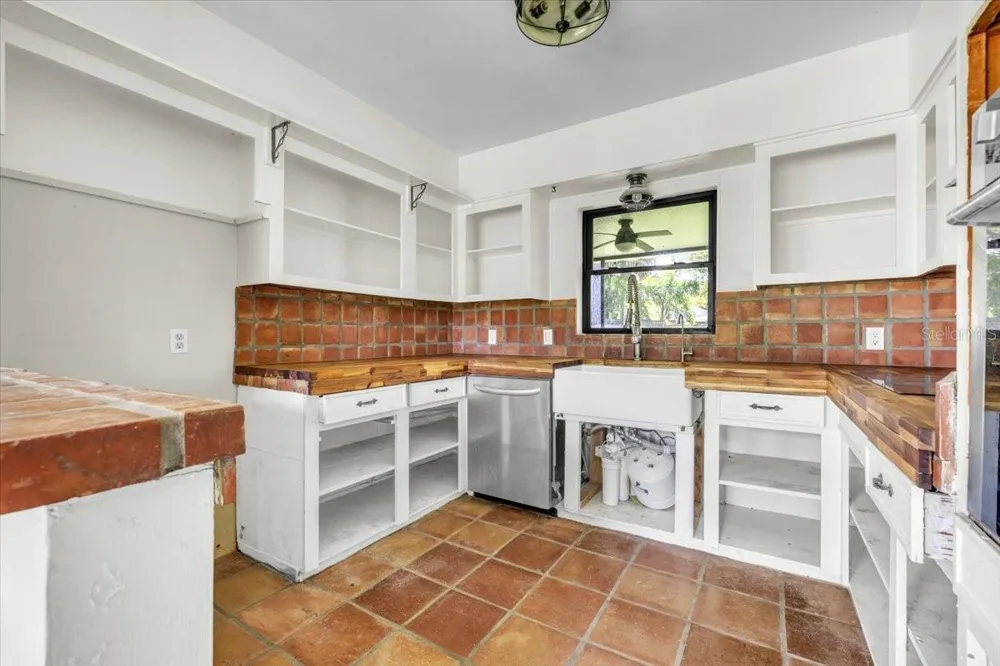 807 LUCILLE AVENUE Nokomis, FL 34275