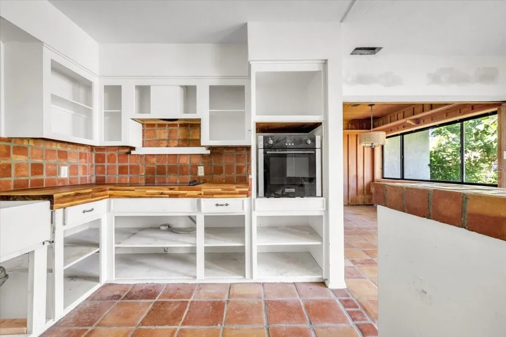 807 LUCILLE AVENUE Nokomis, FL 34275