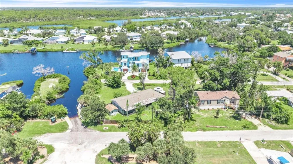 807 LUCILLE AVENUE Nokomis, FL 34275