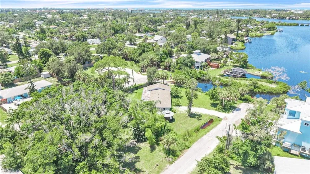 807 LUCILLE AVENUE Nokomis, FL 34275