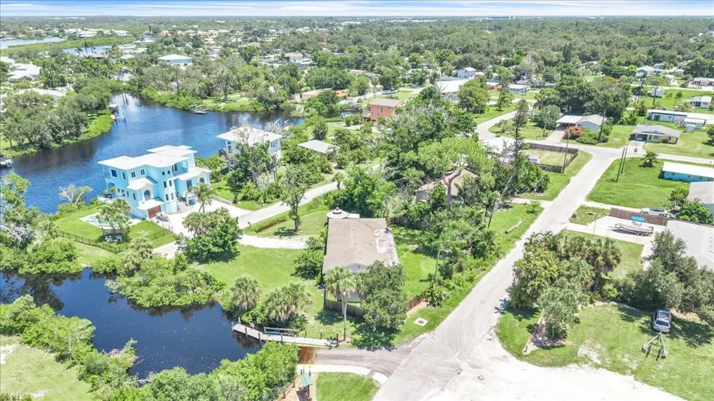 807 LUCILLE AVENUE Nokomis, FL 34275