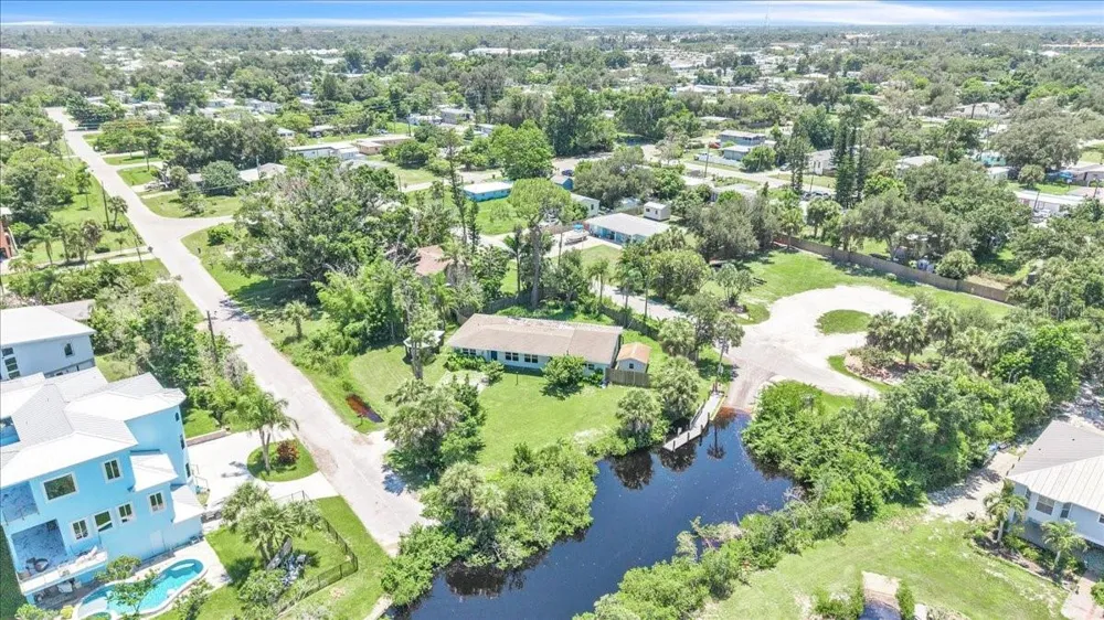 807 LUCILLE AVENUE Nokomis, FL 34275