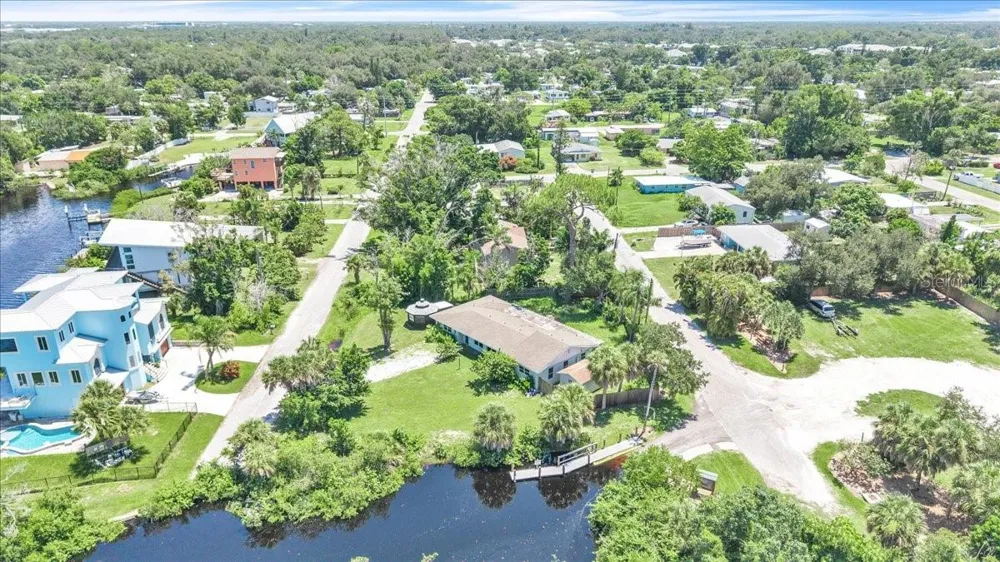 807 LUCILLE AVENUE Nokomis, FL 34275