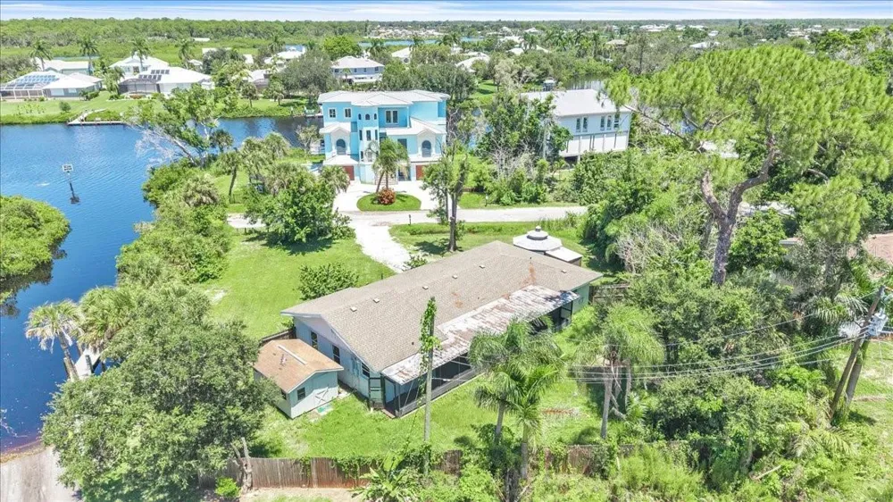 807 LUCILLE AVENUE Nokomis, FL 34275
