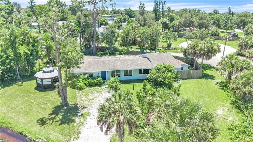 807 LUCILLE AVENUE Nokomis, FL 34275