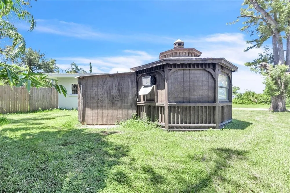 807 LUCILLE AVENUE Nokomis, FL 34275