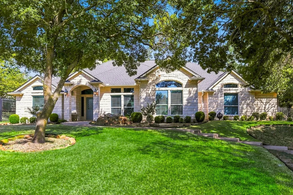 144 Saddle Brook Drive Hudson Oaks, TX 76087