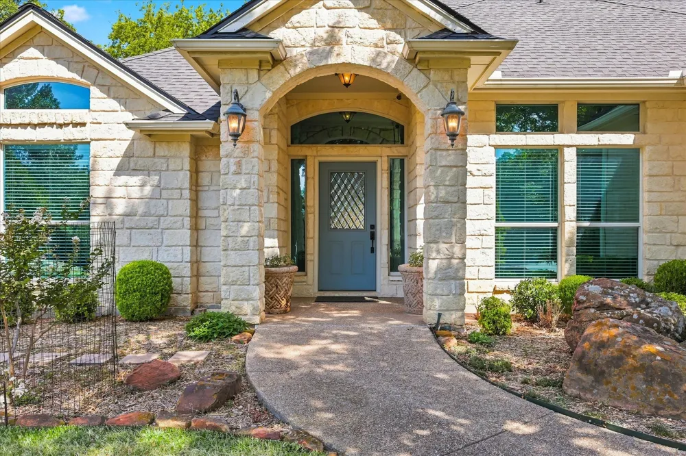 144 Saddle Brook Drive Hudson Oaks, TX 76087