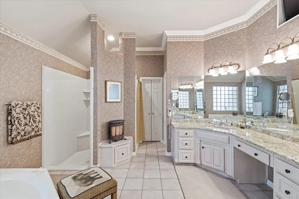 144 Saddle Brook Drive Hudson Oaks, TX 76087