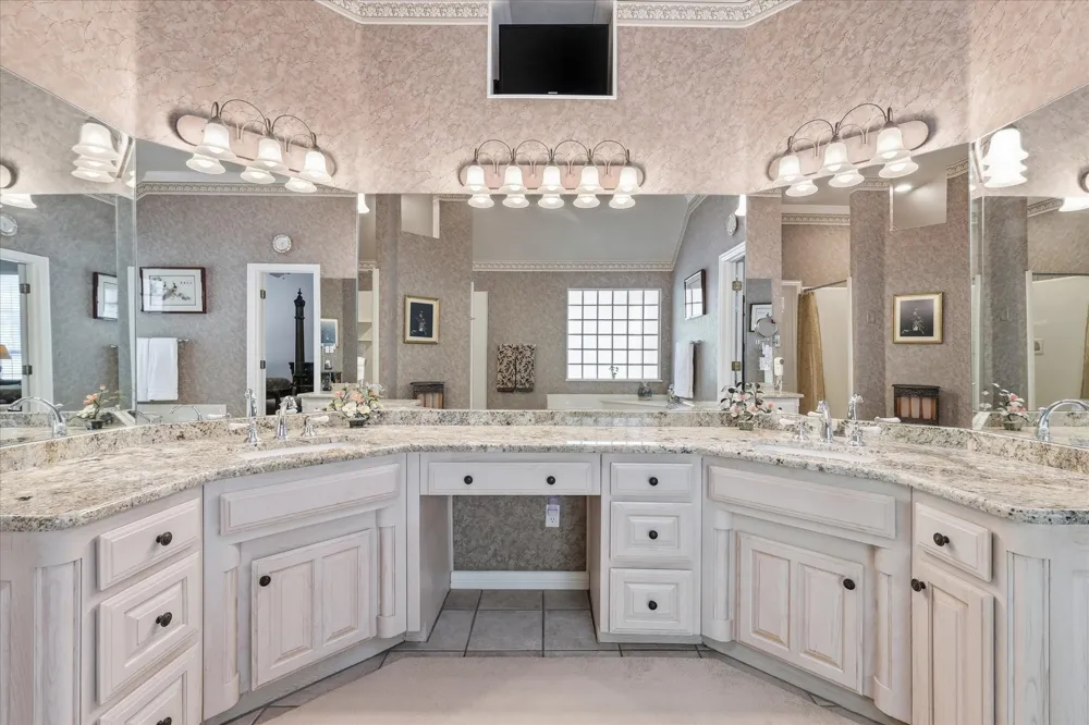 144 Saddle Brook Drive Hudson Oaks, TX 76087
