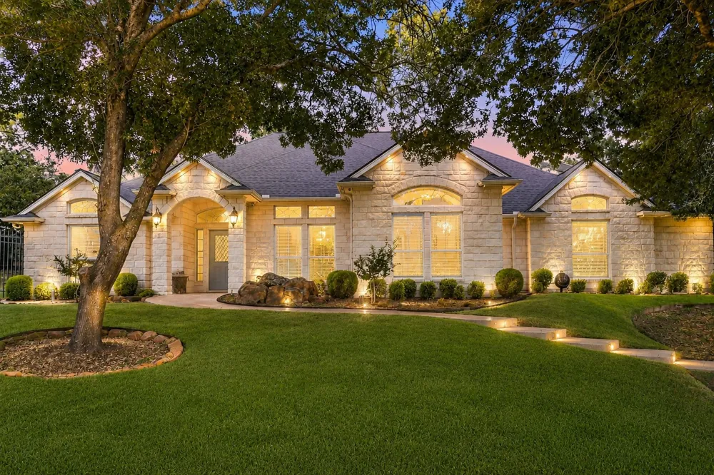 144 Saddle Brook Drive Hudson Oaks, TX 76087