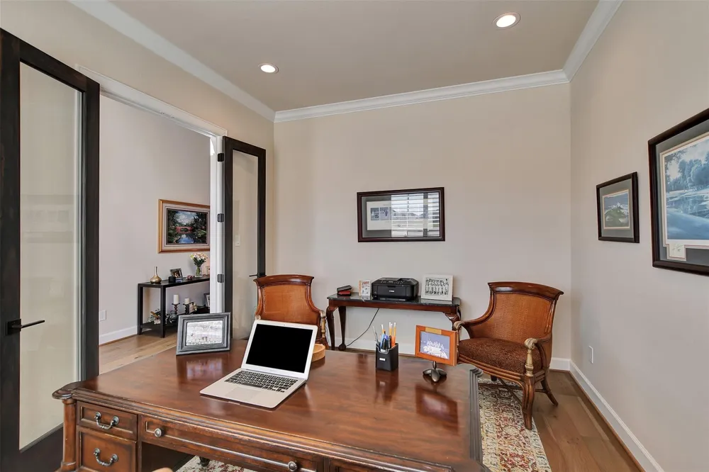 1746 Spring View Friendswood, TX 77546