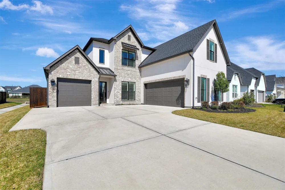 1746 Spring View Friendswood, TX 77546