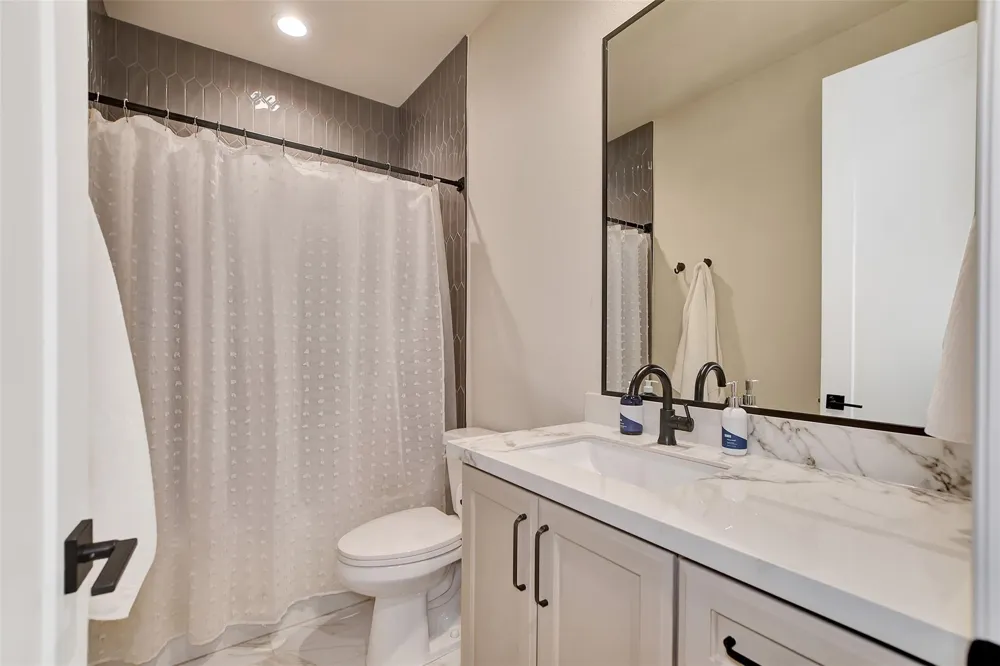 1746 Spring View Friendswood, TX 77546