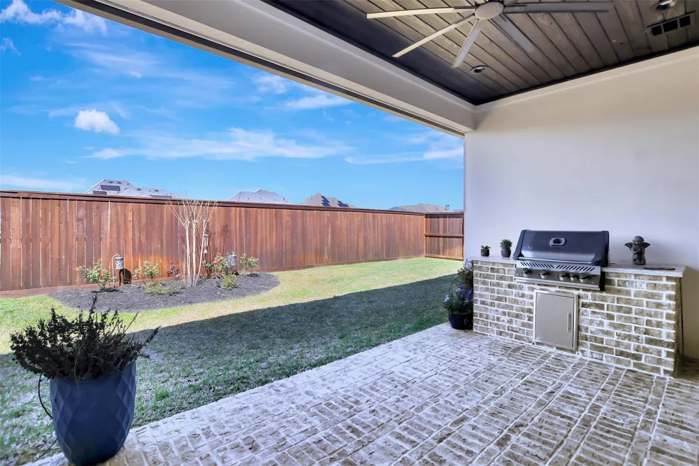 1746 Spring View Friendswood, TX 77546