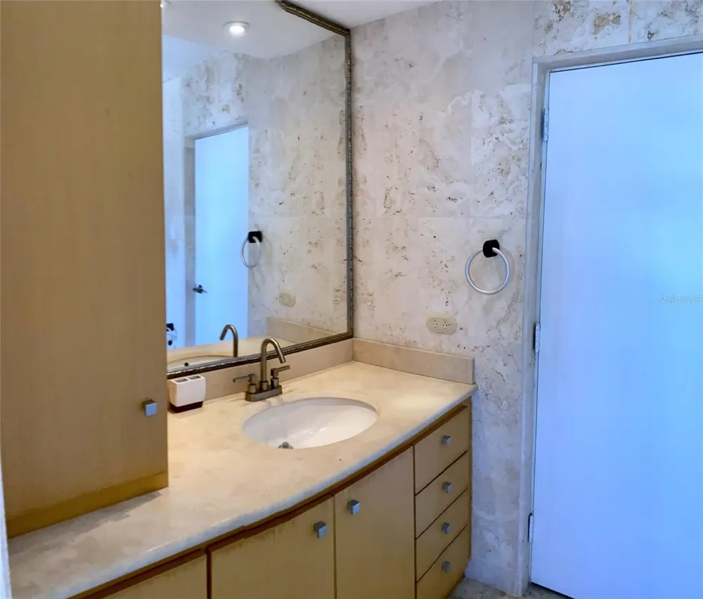 801 C. WASHINGTON #1203 San Juan, PR 00907