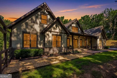 221 Brookhollow RD