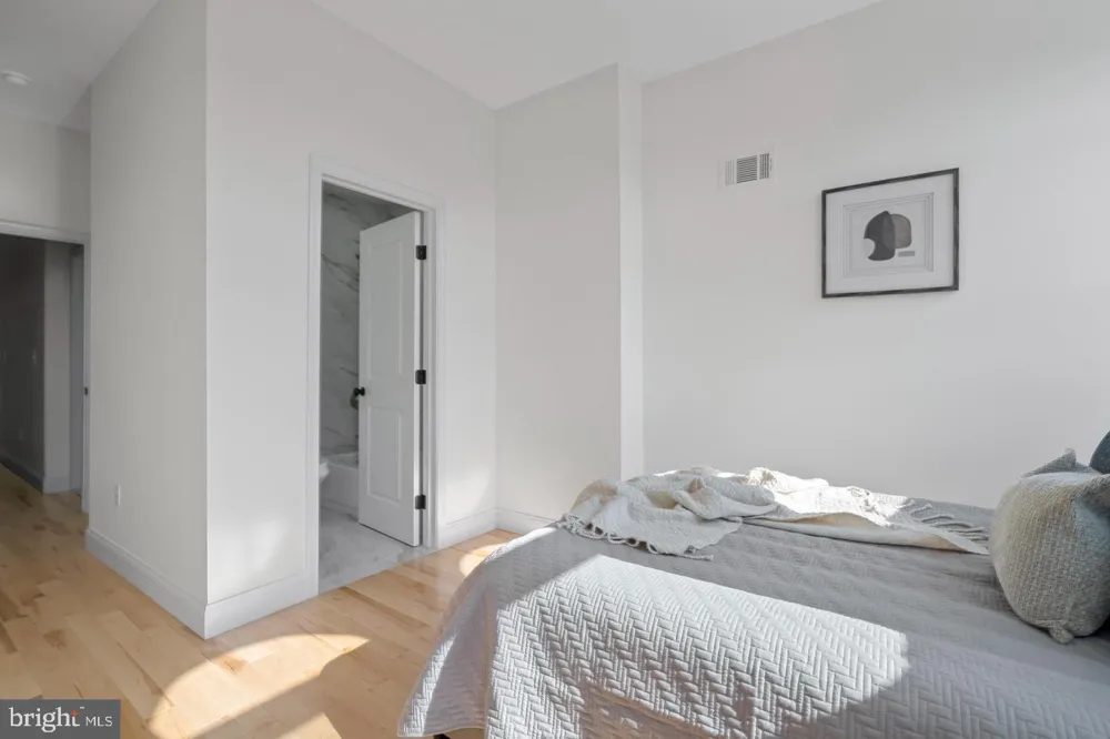 1049 MILTON AVENUE Baltimore, MD 21205