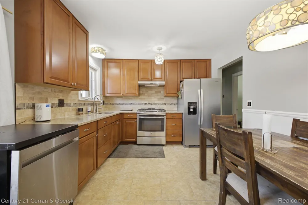 6724 Polk Street Taylor City, MI 48180