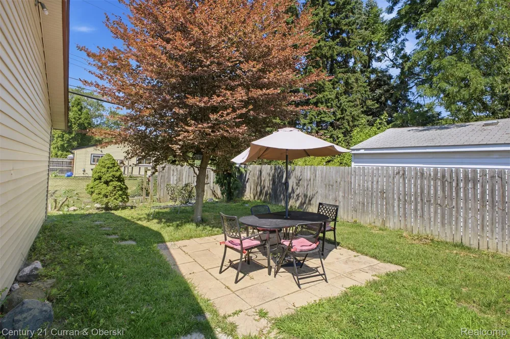 6724 Polk Street Taylor City, MI 48180