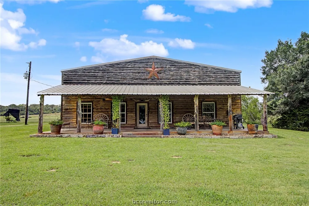 6128 County Road 358 Gause, TX 77857