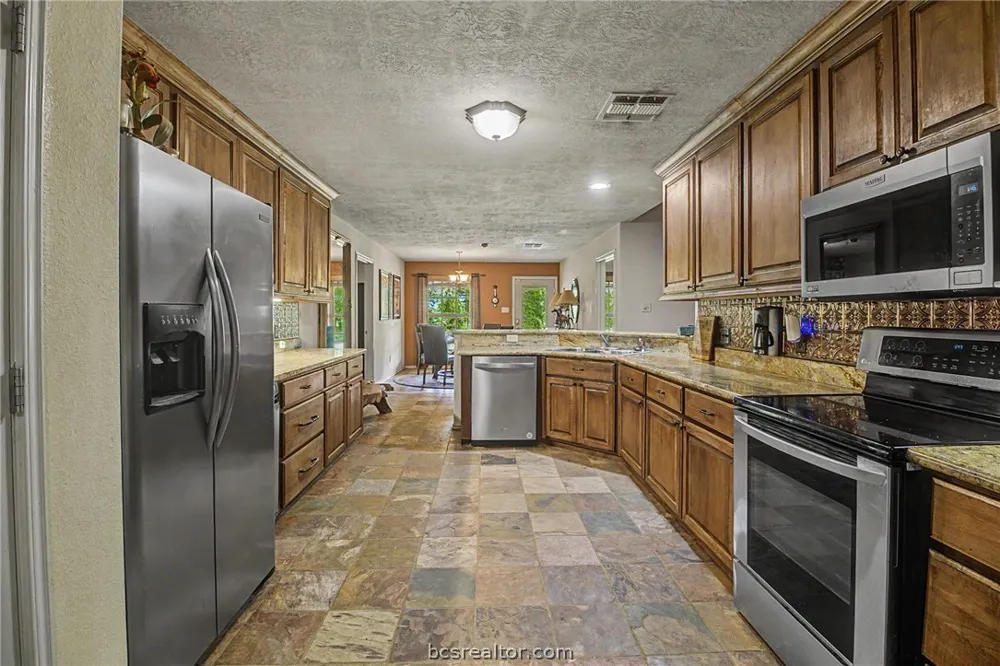 6128 County Road 358 Gause, TX 77857