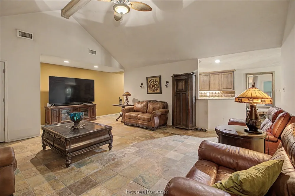 6128 County Road 358 Gause, TX 77857