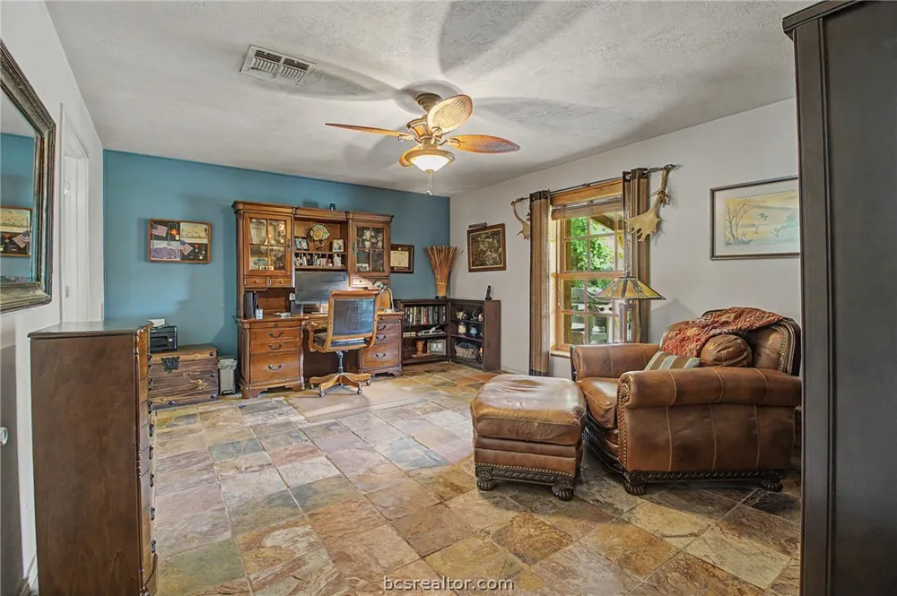 6128 County Road 358 Gause, TX 77857