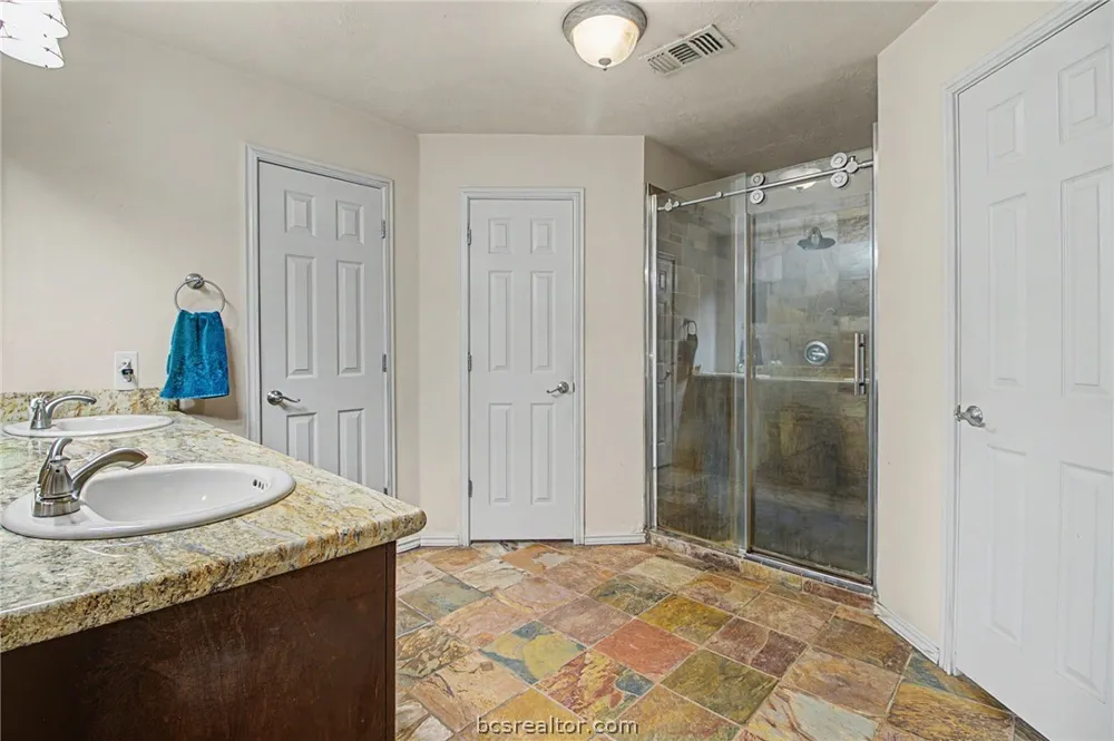 6128 County Road 358 Gause, TX 77857