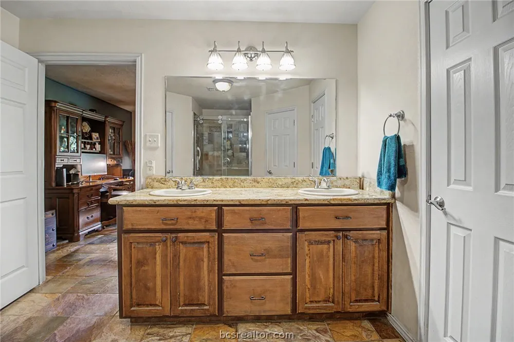 6128 County Road 358 Gause, TX 77857