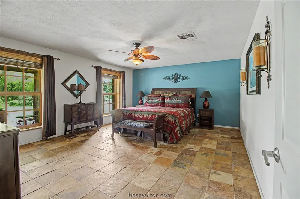 6128 County Road 358 Gause, TX 77857