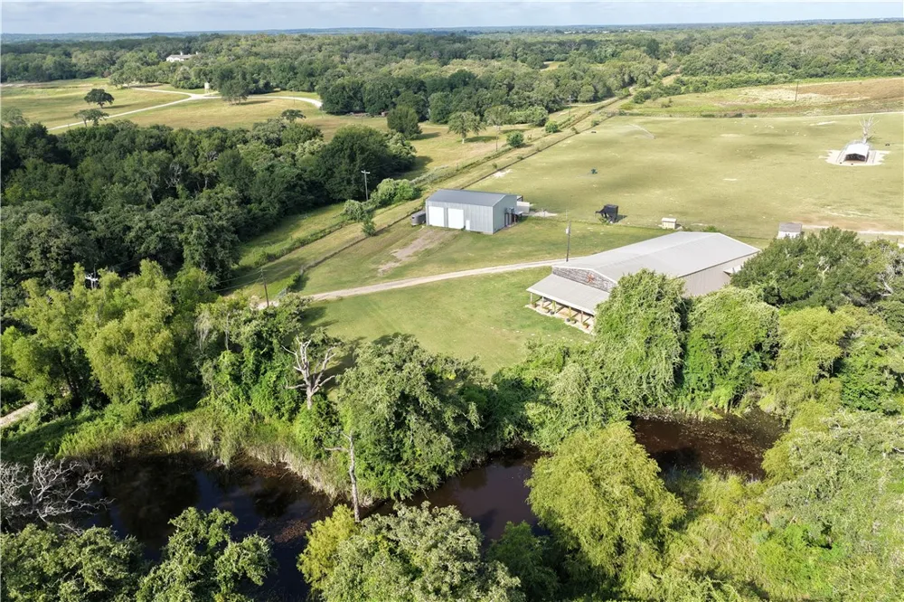 6128 County Road 358 Gause, TX 77857