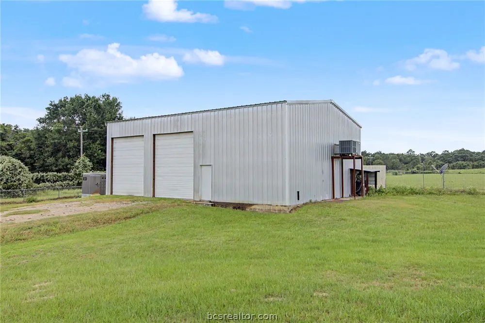6128 County Road 358 Gause, TX 77857