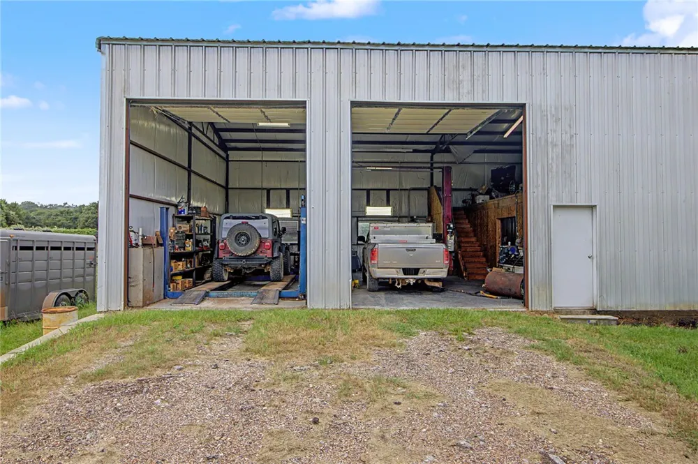 6128 County Road 358 Gause, TX 77857