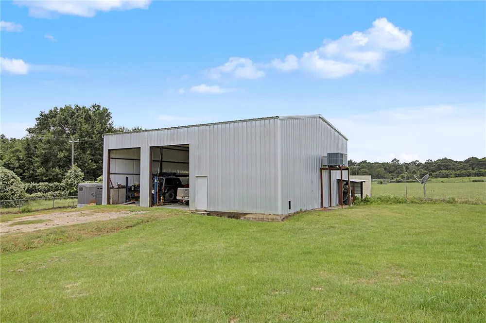 6128 County Road 358 Gause, TX 77857