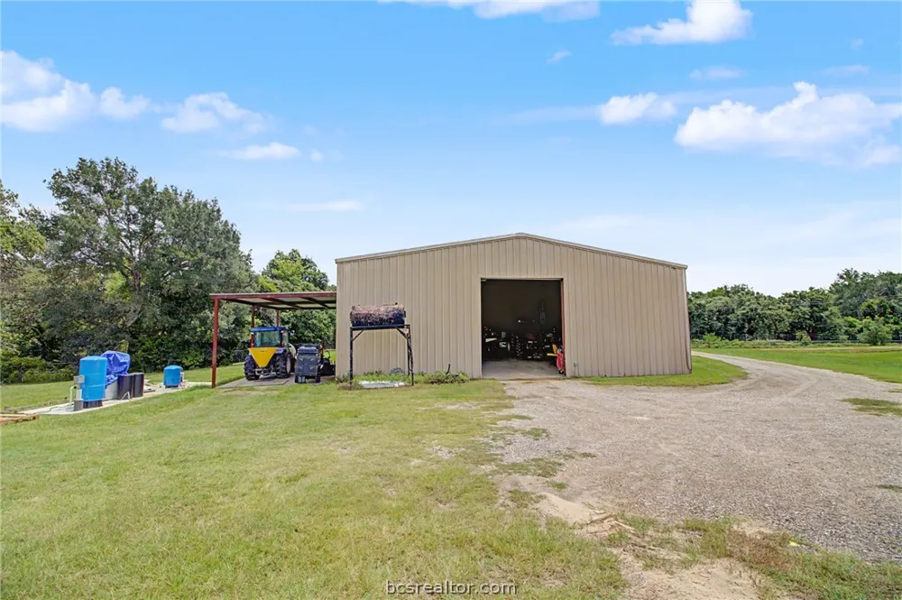 6128 County Road 358 Gause, TX 77857