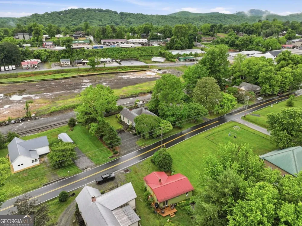231 Ada ST Blue Ridge, GA 30513