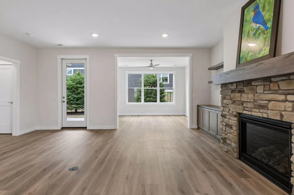2915 Thompson Drive River Falls, WI 54022