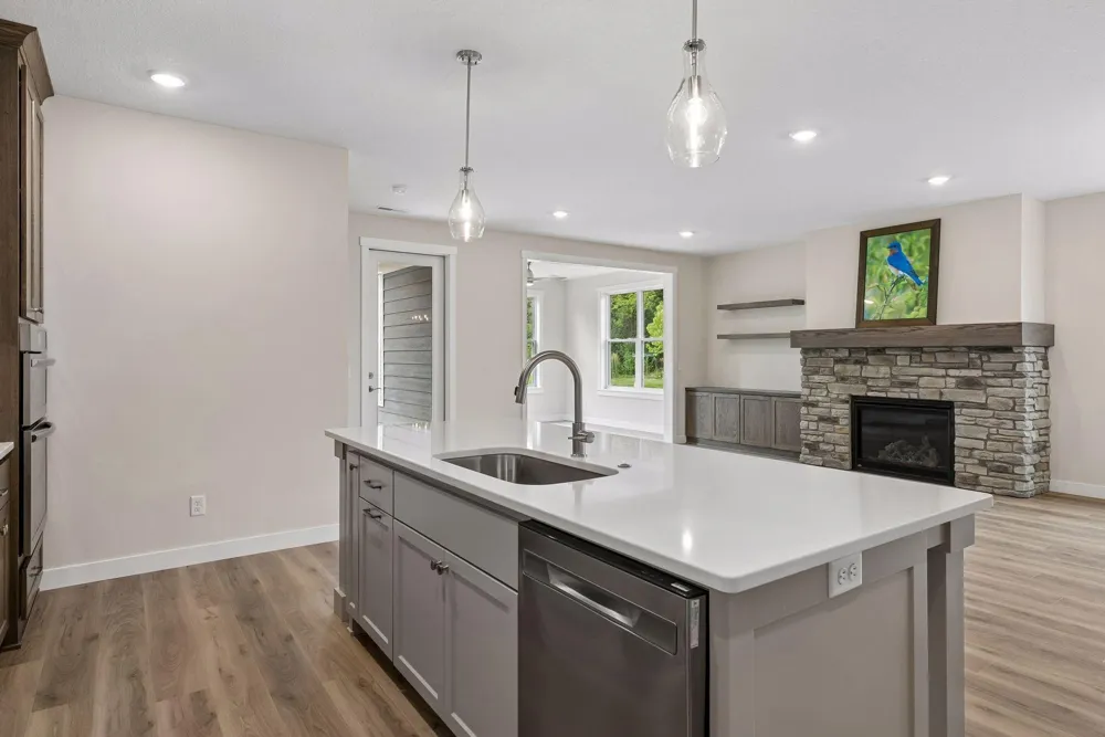 2915 Thompson Drive River Falls, WI 54022