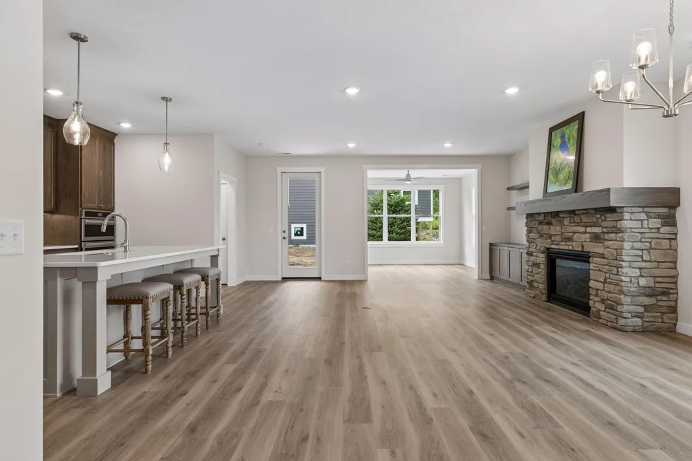2915 Thompson Drive River Falls, WI 54022