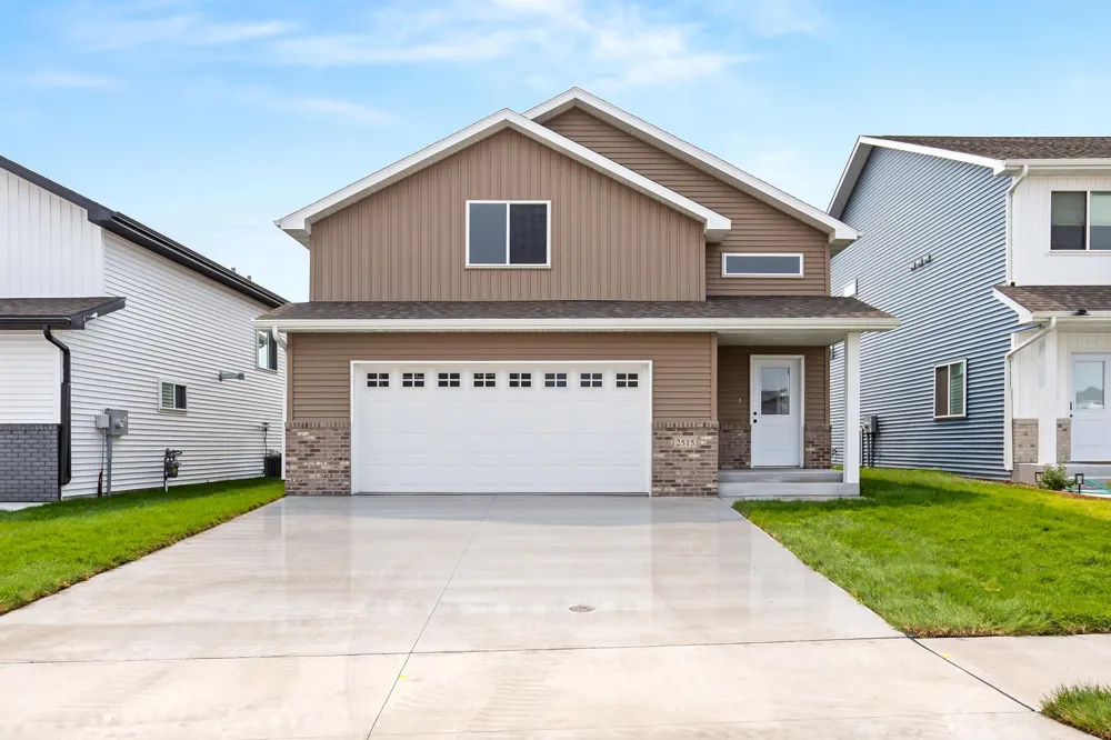 2515 38th Avenue S Moorhead, MN 56560